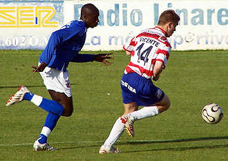 Una imagen del último encuentro entre Linares y Granada CF Una imagen del último encuentro entre Linares y Granada CF