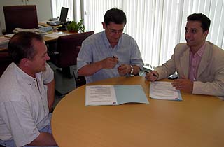 Un momento de la reunión previa a la firma del acuerdo (GRJ) Un momento de la reunión previa a la firma del acuerdo (GRJ)