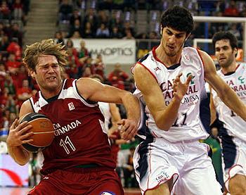 Stefansson en una acción del duelo de ida en Granada (ACBMEDIA) Stefansson en una acción del duelo de ida en Granada (ACBMEDIA)