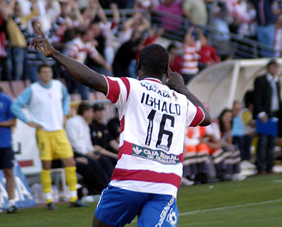 Odion Ighalo celebrando el gol que abrió el marcador (PACO AYALA) Odion Ighalo celebrando el gol que abrió el marcador (PACO AYALA)