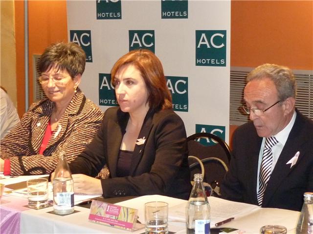 Sandra García junto al resto de autoridades en la presentación del evento Sandra García junto al resto de autoridades en la presentación del evento