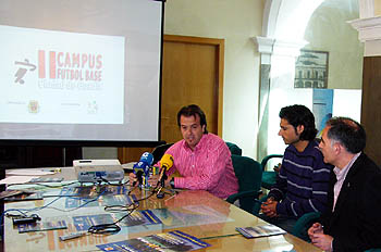 Un momento de la presentación en el Ayuntamiento de Guadix