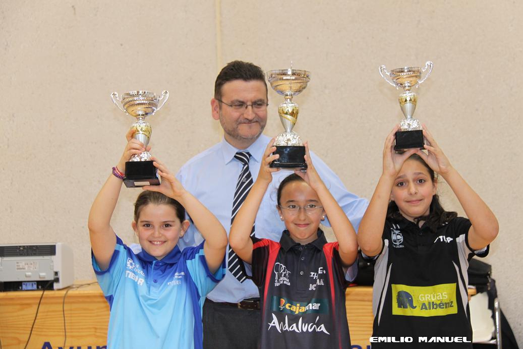 Ana García (izquierda) junto al resto de palistas del podium Ana García (izquierda) junto al resto de palistas del podium