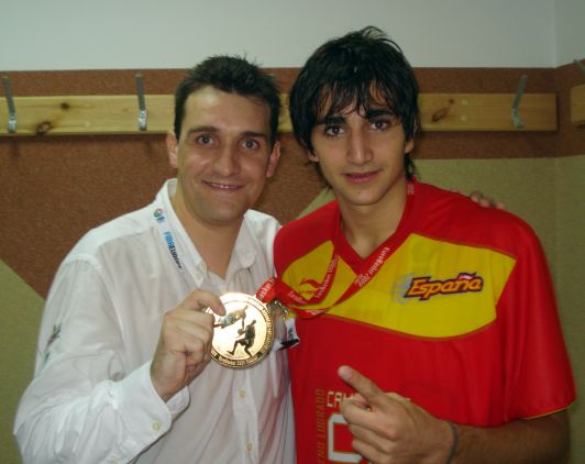 Alberto Pérez con Ricky Rubio con la medalla de oro en Polonia Alberto Pérez con Ricky Rubio con la medalla de oro en Polonia