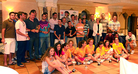 Foto de familia de los galardonados por la delegación provincial de la FAB Foto de familia de los galardonados por la delegación provincial de la FAB