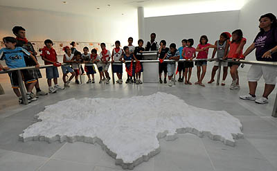 Varios alumnos del Campus durante la visita al museo de CajaGranada Varios alumnos del Campus durante la visita al museo de CajaGranada