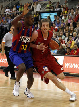Joe Ingles en una entrada a la zona (ACBMEDIA)