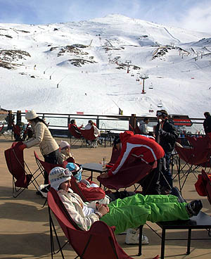 Chill out esta mañana con el Veleta al fondo (CETURSA)