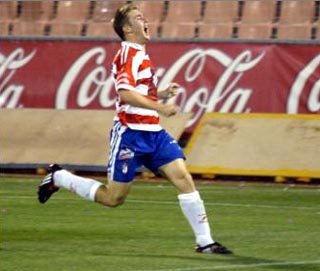 Vicente celebra el gol del empate (GRANADACF.ES) Vicente celebra el gol del empate (GRANADACF.ES)